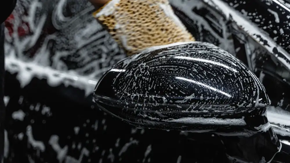 Le lavage auto à la main, étape par étape